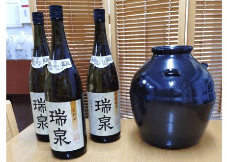 （漏れなし塾生用）名品黒壺3升耳付甕カメ≪レーザー加工付、付属品セット≫（縄なし）黒光りした甕かめが堂々とした存在感！沖縄の土で作る本場泡盛古酒＿ウィスキー、焼酎などの蒸留酒を熟成