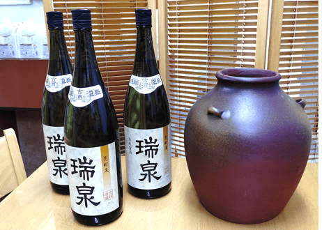 漏れなし塾生用（止水テスト済み）絶品3升灰釉（かいゆう）灰かけ耳付壺甕カメ（縄なし）灰がかかった最高の風合い！沖縄の土で作る本場泡盛古酒（ウィスキー、焼酎などの蒸留酒を熟成）