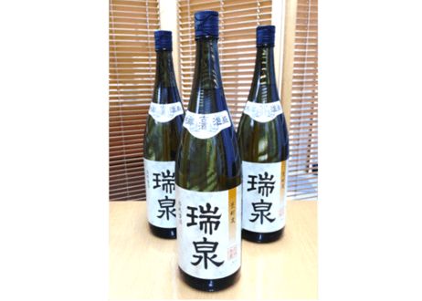 漏れなし塾生用（止水テスト済み）名品黒壺3升耳付甕カメ≪付属品セット≫（縄なし）黒光りした甕かめの存在感！沖縄の土で作る本場泡盛古酒（ウィスキー、焼酎などの蒸留酒を熟成）