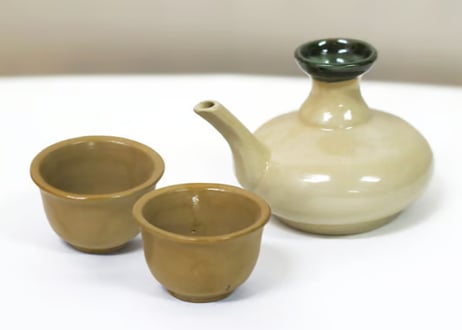 超特価セール品＜セット品アウトレット＞陶器徳利カラカラ（首緑ブルー、胴白）1個、おちょこ（茶クリーム）2個のセット