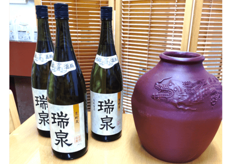 漏れなし塾生用（止水テスト済み）≪蓋つき、付属品なし≫龍盛壺3升甕カメ（縄なし）！縁起が良い龍盛。沖縄の土で作る本場泡盛古酒（ウィスキー、焼酎などの蒸留酒を熟成）