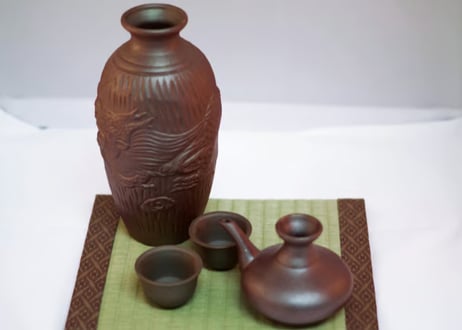 超特価セール品＜箱付きセット品＞ 5合陶器瓶、陶器徳利カラカラ1個、おちょこ2個セット