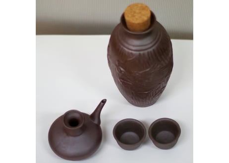 超特価セール品＜箱付きセット品（ゴムキャップ付き）＞ 5合陶器瓶、陶器徳利カラカラ1個、おちょこ2個セット