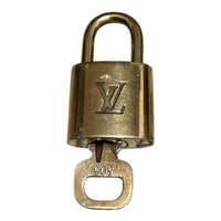 LOUIS VUITTON カデナ (305)