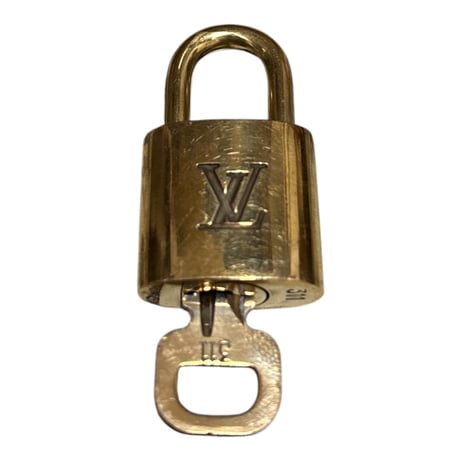 LOUIS VUITTON カデナ (311)