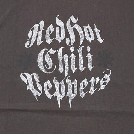 RED HOT CHILI PEPPERS	OLD ENGLISH LOGO CHACOAL FRUIT OF THE LOOM LARGE 7581