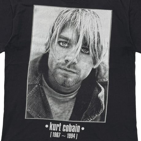 NIRVANA KURT COBAIN MAMORIAL MONOCHROME FITS LARGE 3055
