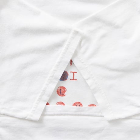 RED HOT CHILI PEPPERS FRONT RED CROSS LOGO WHITE GILDAN MEDIUM 1845