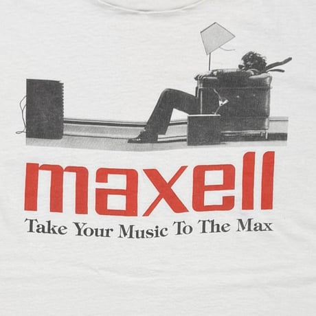 MAXELL TAKE YOUR MUSIC TO THE MAX WHITE FITS XL 0018