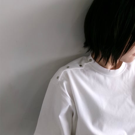 Highleft three shoulder crop tee