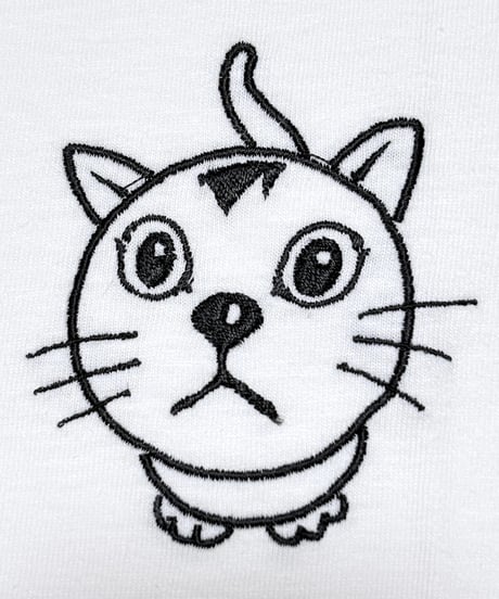 刺繍Tシャツ (お座り猫）
