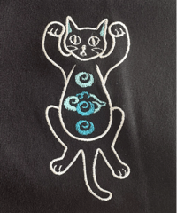 刺繍Tシャツ (バンザイ猫・ ブラック）