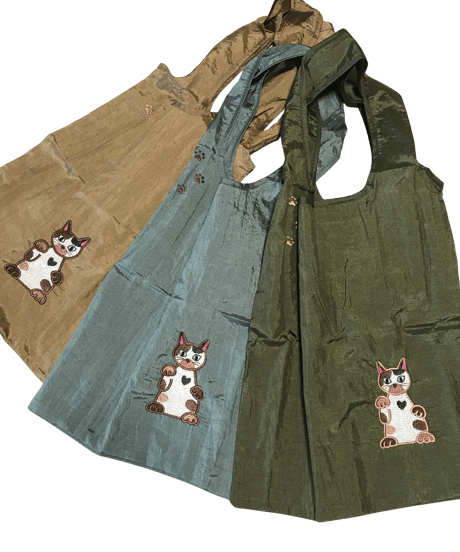 限定品★招き猫刺繍バッグ （三毛猫)