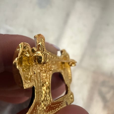 Sewing machine brooch