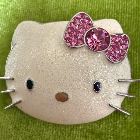 Sanrio × Aivon brooch