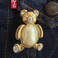 Perl bear brooch