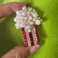Popcorn brooch