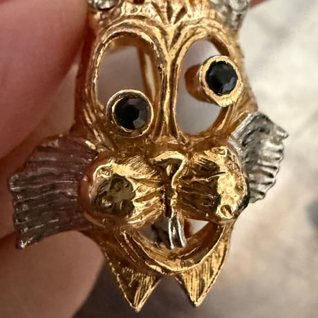 Rabbit brooch