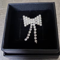 Ribbon  brooch