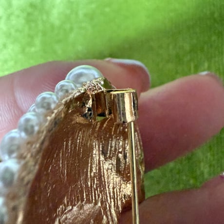 Popcorn brooch