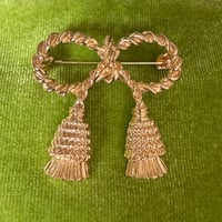 Ribbon brooch