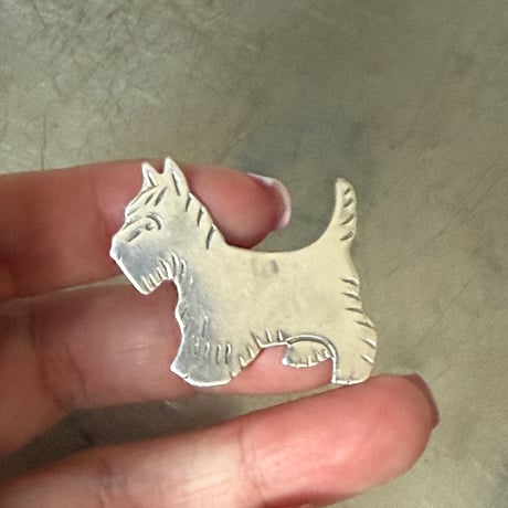 Brooch 1