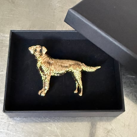 Retriever brooch