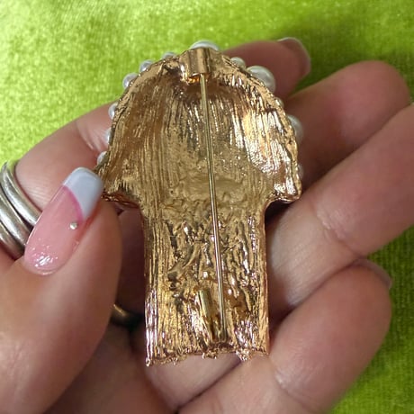 Popcorn brooch