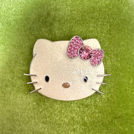 Sanrio × Aivon brooch