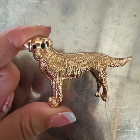Retriever brooch
