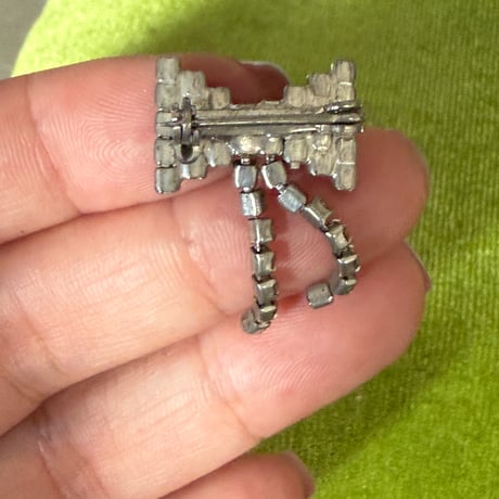 Ribbon  brooch