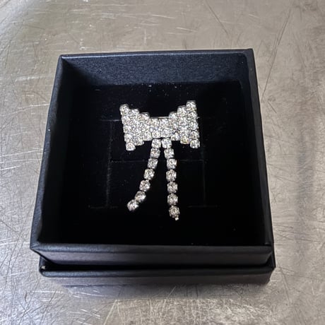 Ribbon  brooch