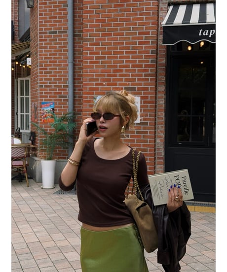 juicy gloss midi skirt / olive
