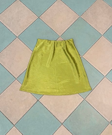 juicy gloss midi skirt / olive