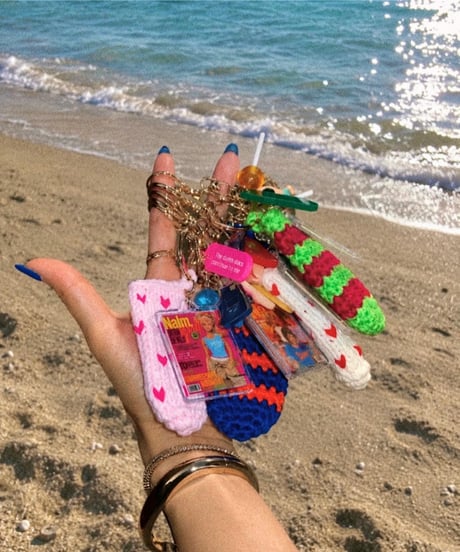 toy pop lip keyring / vitamin sea