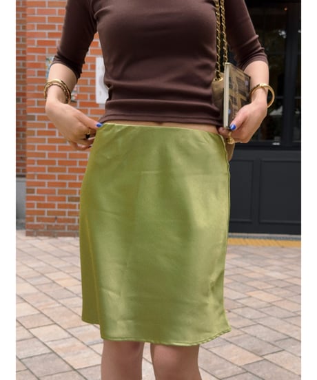 juicy gloss midi skirt / olive