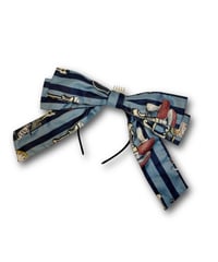 Perla nell' ostrica　2026P-AC  Alice in Wonder Glyph 2Way ribbon（Sax Blue）