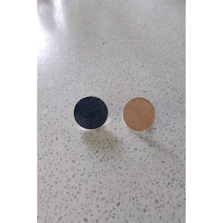 Rich I / Mark (Pin Badge) *Indigo & Camel