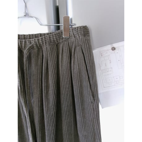 Blanc YM / Corduroy Relax Trousers *Beige