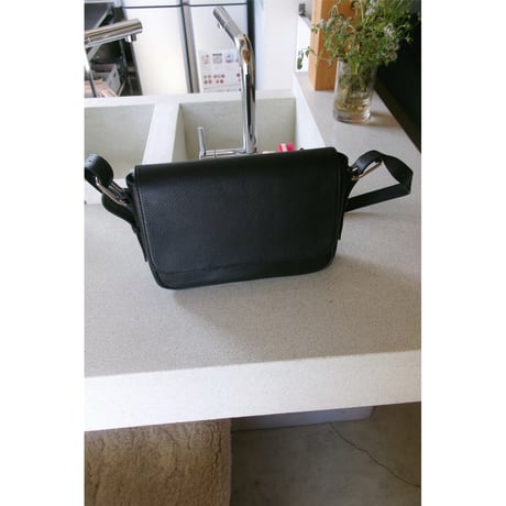 Rich I / Leather Shoulder Bag [Dumbo]  *BLACK