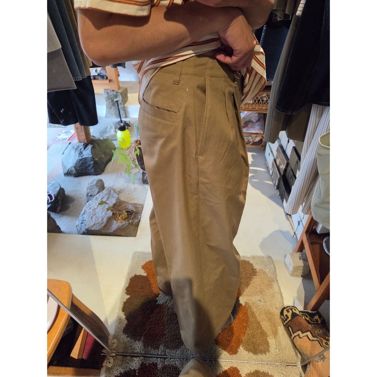 パンツ universal products 2tuck chino trousers UNIVERSAL PRODUCTS / 2TUCK WIDE CHINO TROUSERS