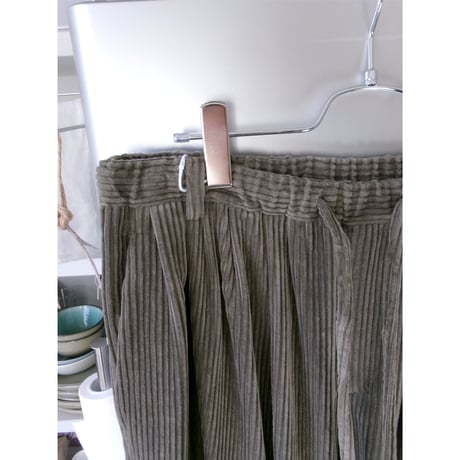 Blanc YM / Corduroy Relax Trousers *Beige