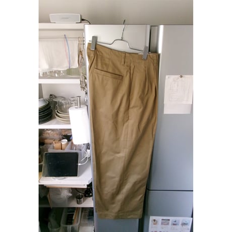 UNIVERSAL PRODUCTS / 2TUCK WIDE CHINO TROUSERS *CAMEL