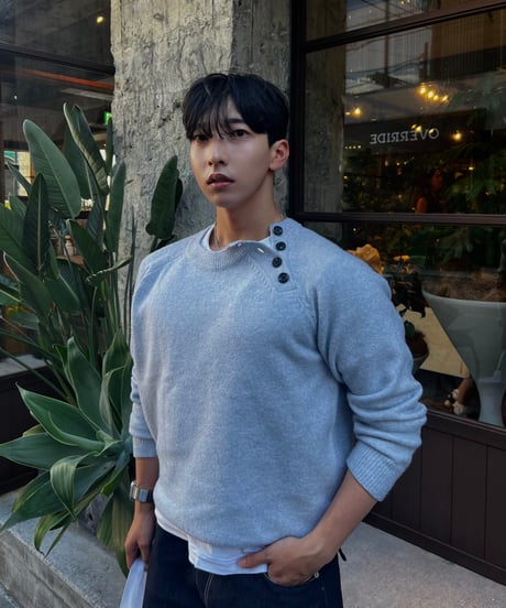 button crop moco knit