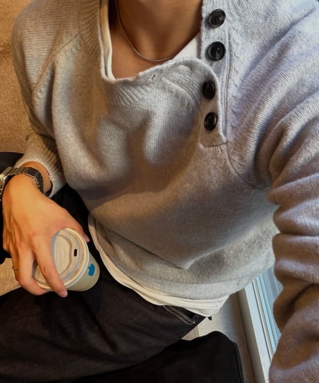 button crop moco knit