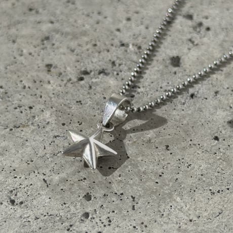 One Star Necklace