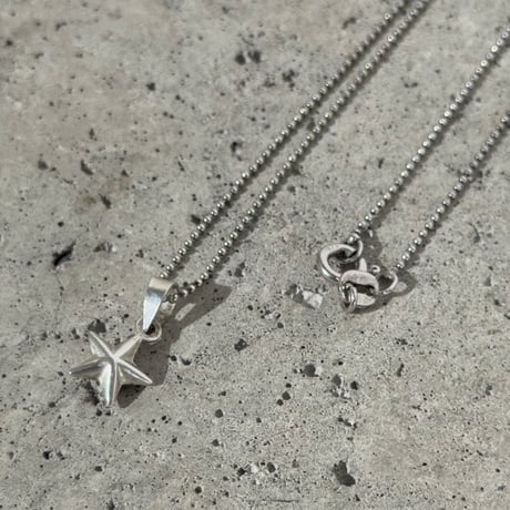 One Star Necklace