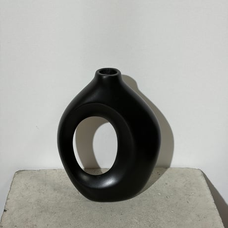 Black Hole Vase