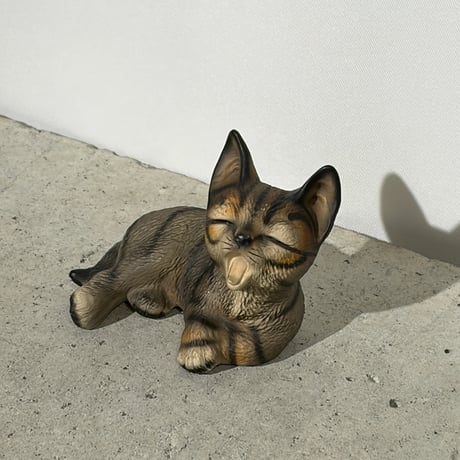Yawning Cat Objet