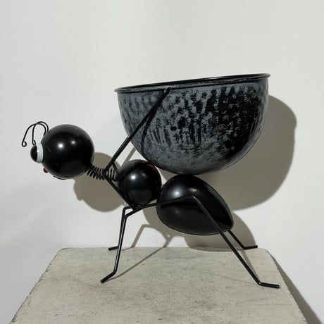 Big Ant Storage Pot